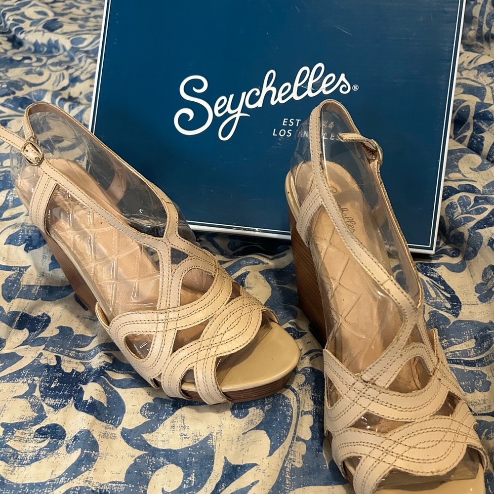 Seychelles Worth It Vacchetta Leather Neutral Wooden Wedge Sandal. Women’s 11